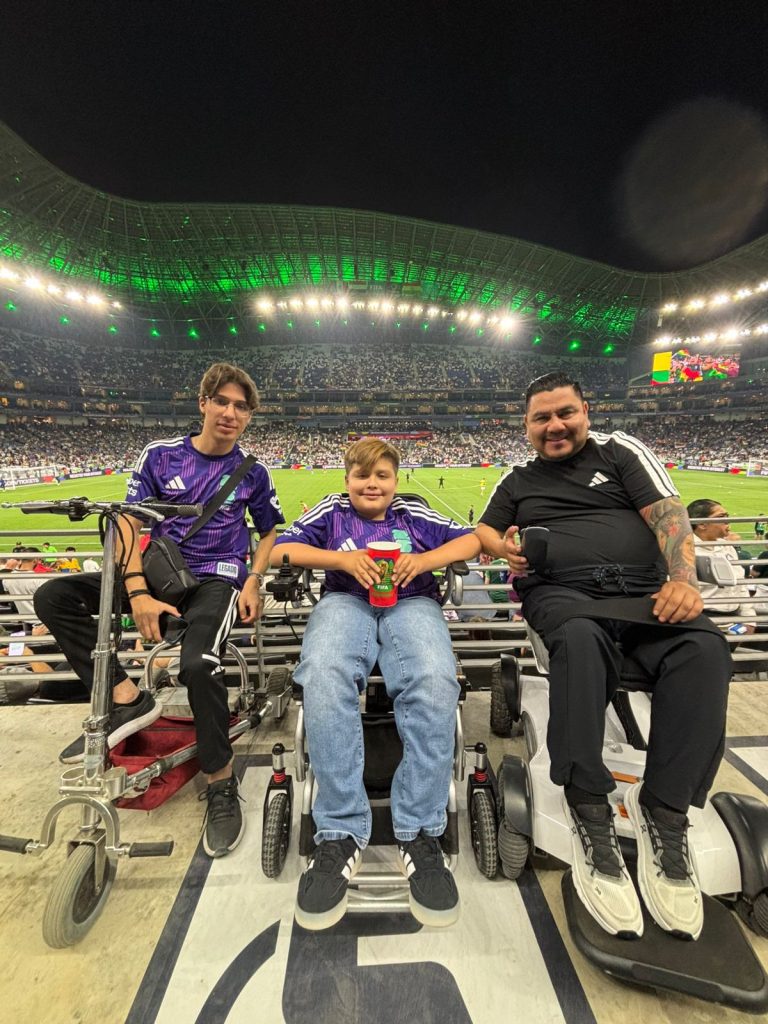 Rayados Powerchair presente en el ambiente mundialista.